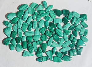 Cabochon de malachite naturelle de qualité supérieure pierre en vrac de haute qualité pour la fabrication de bijoux prix de gros pierre de malachite verte - Product Image 4