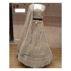 Robe en georgette élégante avec broderie complexe pour femmes, idéale pour les réceptions de mariage et les occasions culturelles - Product Image 1