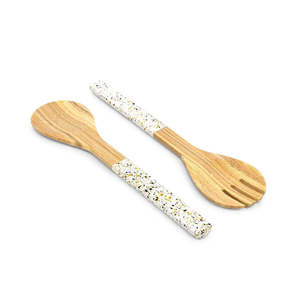 Ensemble de serveurs à salade à poignée en résine MOITIÉ ROND Aussi Ensemble d'outils de cuisine en bois de manguier d'acacia naturel Disponible Fabriqué en Inde - Product Image 2