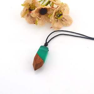 Hermoso colgante de resina de madera, joyería personalizada, collar hecho a mano, el mejor regalo para el aniversario de tu amor - Product Image 4