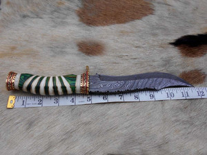 MANCHE EN BOIS D'OS ET DE COULEUR EN ACIER DAMAS FAIT MAIN SUR MESURE BEAU COUTEAU BOWIE DE CHASSE AVEC GAINE EN CUIR par KNIVES MAKER - Product Image 5