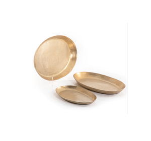 Ensemble de trois plateaux de service de tailles et formes différentes en métal couleur or pour snacks et desserts à vendre - Product Image 1