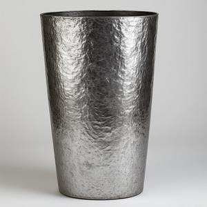 Maceta de Metal decorativa con acabado antiguo rústico perfectamente diseñada para un estilo de jardín interior elegante y decoración de temporada - Product Image 4