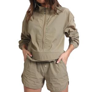 Conjunto de Chaqueta Cortavientos y Pantalones Cortos Personalizables para Mujer, con Cierre Frontal, Estilo Urbano para Invierno, Combinación de Chaqueta y Pantalones Cortos 2026 - Product Image 3