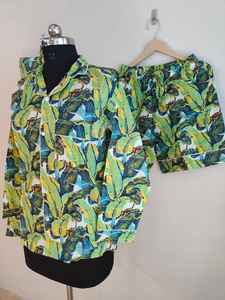 Conjunto de Dormir Ligero de Algodón Suave, Camiseta Relajada con Botones y Pantalones Estilo Jogger a Juego, Color Verde Salvia, Acogedor para el Hogar - Product Image 4