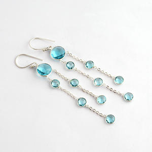 Pendientes de cadena larga de cuarzo azul suizo, Pendientes colgantes de varias piedras chapadas en plata - Product Image 1