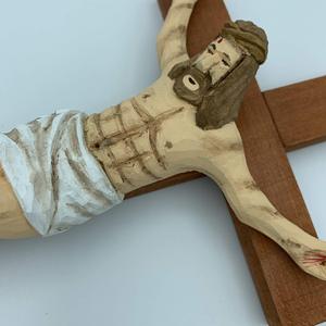 Statuette di Gesù Crocifisso in Legno Intagliato a Mano Senza Marca, Articoli Religiosi Natalizi e Giocattoli - Product Image 5
