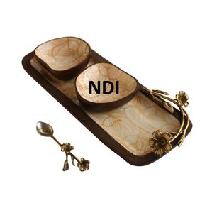 Bandeja de servicio de metal con acabado personalizado de diseñador atractivo con asas para bandeja de servidor de alimentos de desayuno - Product Image 1