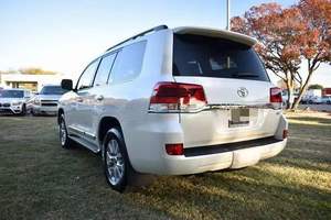 Toyota Land Cruiser 4DR SUV AWD 8L con transmisión automática, precio económico, año 2018 - Product Image 2