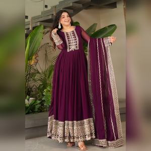 Anarkali salwar kameez exclusif en georgette avec un haut et un bas richement ornés de fils et un dupatta assorti pour les sorties décontractées - Product Image 3