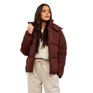 Chaqueta Acolchada Personalizada para Mujer, Chaqueta Acolchada de Alta Calidad para Mujer, Color Marrón Teñido, Capucha Desmontable, Tecnología de Material Cordura, Cremallera - Product Image 1