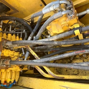Excavatrice Komatsu PC240-8 d'occasion, modèle 2016, capacité de la benne de 1,2 m³, bonnes performances, composants originaux japonais, moteur. - Product Image 5