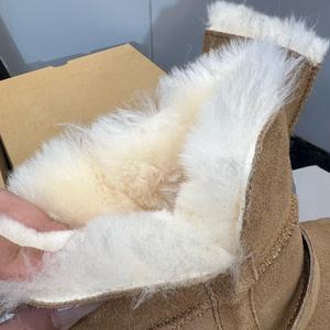 รองเท้าบูทผู้หญิงแบบขายส่ง ดีไซน์เนอร์สั่งทำพิเศษ บุหนังแท้ กันน้ำ หนังแกะแท้ พื้นรองเท้าขนสัตว์กันลื่น รองเท้าบูทข้อเท้า รองเท้าสำหรับใส่ในหิมะ - Product Image 4