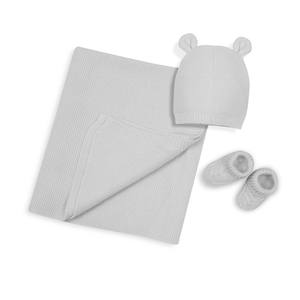 Conjunto de 3 Piezas de Ropa de Algodón 100% para Invierno, Gorro, Manta y Calcetines de Lana Gris - Product Image 1