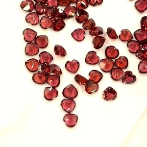 Natural Red <b>Garnet</b> Heart Cut Carved Faceted Loose Gemstones For Jewelry Making 4mm Certified Heart shape <b>Garnet</b> Stone Wholesale - Product Image 2