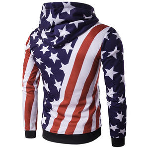 เสื้อฮู้ดผู้ชายลายธงชาติอเมริกันแบบซับลิเมชั่น ขายส่ง ผ้าโพลีเอสเตอร์ฟลีซ 340GSM ลายดาวและแถบสีสันสดใส สไตล์รักชาติ รับผลิตแบบ OEM - Product Image 2