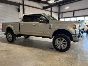 VENTE FLASH - FORD F250 CREW CAB LARIAT ULTIMATE 2020 - CONDUITE À GAUCHE - INTÉRIEUR DARK - SIÈGES EN CUIR - LIVRAISON GRATUITE - Product Image 3