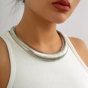 Simple exagéré métal lourd tordu couples collier ras du cou femmes spirale grande grosse croix chaîne Grunge Steampunk cadeau bijoux - Product Image 2