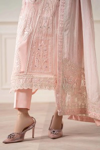 Robe de soirée brodée de qualité supérieure pour femmes pour les occasions formelles vêtements indiens pakistanais - Product Image 4