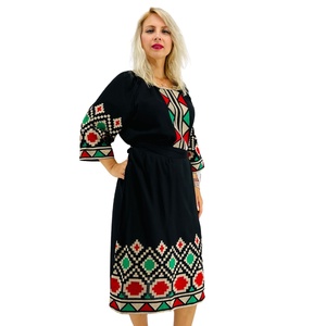 Les femmes décontractées brodées à manches trois-quarts portent une robe brodée élégante pour les dames - Product Image 1