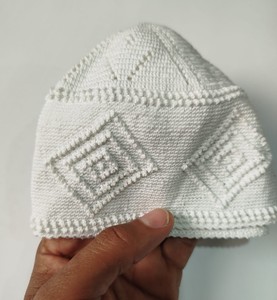 Chapeau de prière pour hommes musulmans tricoté à la main Kufi fait avec 100% coton de qualité supérieure est plus doux et confortable chapeau musulman du Bangladesh - Product Image 6