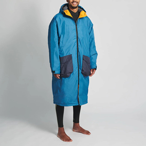 เสื้อคลุมกันน้ำสำหรับผู้ชายแบบถัก หนา แห้งเร็ว มีฮู้ด ซิปที่คอ ระบายอากาศได้ดี ความยาวระดับเข่า มีกระเป๋า - Product Image 3