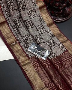 Peso ligero suave Assami Pattu tejiendo borde Jari junto con hermosa blusa - Product Image 1