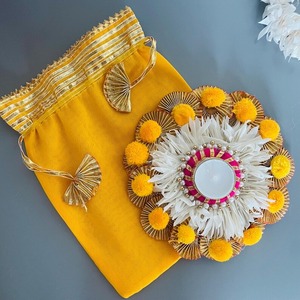 Combo de bolsa Potli y portavelas para boda, alfombrillas de Rangoli de flores de jazmín, regalo de devolución a granel para decoración de festivales de invitados - Product Image 3