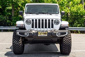 Véhicule Utilitaire Tout-Terrain 4x4 Berline de Taille Moyenne d'Occasion 2024/2025, Cabine Double, Moteur Turbo, Transmission Automatique, Sièges en Cuir, Premium - Product Image 4