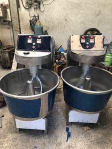 25Kg Mélangeur spécialisé avec 1 an de garantie Nouvel état Qualité 5.5Kw/h. Boulangerie 1180x680x1040 220V/380V Vietnam - Product Image 4