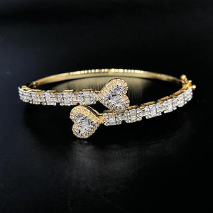 Elegante pulsera y brazalete de diamantes de oro rosa de 14 quilates con diseño de tenis de doble corazón 1,68 TCW Iced Out - Product Image 4