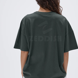 Les t-shirts surdimensionnés pour femmes vous gardent chic et détendue toute la journée dans des t-shirts surdimensionnés pour femmes - Product Image 5