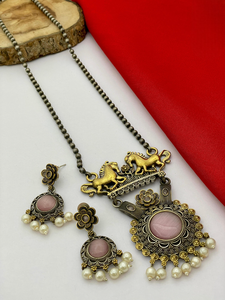 Ensemble de pendentif en laiton double ton de haute qualité pour les femmes parfait pour les vêtements décontractés pendentif traditionnel indien avec ensemble de collier de boucles d'oreilles - Product Image 4