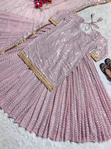 ชุดคุर्ตาผ้าจอร์เจตต์เนื้อหนา พร้อมกางเกงและผ้าคลุมไหล่  ตกแต่งด้วยงานปักเลื่อมอย่างประณีต แขนยาว ชุดสามชิ้น - Product Image 3