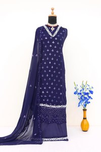 Salwar Kameez pakistanaise élégante de la meilleure qualité avec broderie lourde pour les femmes, accessible à un prix raisonnable - Product Image 6