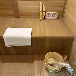 Sauna de Cedro Rojo y Hemlock, Diseño Cuadrado Negro, Calentador de 6kW, Capacidad para 4-6 Personas - Product Image 3