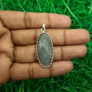Pendentif en pierre naturelle de labradorite fait à la main en argent sterling 925 pendentif ovale au design simple cadeau pour elle bijoux fins - Product Image 1
