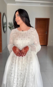 Ensemble de kurta longue Anarkali brodée Chikankari blanche pour femmes, avec dupatta, tissu en georgette de qualité supérieure, respirant, élégant, pour occasions festives - Product Image 2