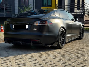 Model S Plaid I Facelift 2 d'occasion 2023, faible kilométrage, automatique, toit ouvrant panoramique, feux LED, feux diurnes LED, 6 places, prêt à être expédié - Product Image 4