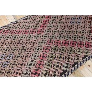 Alfombra Kilim Turca Vintage de 5.6x8.9 pies, Alfombra Grande de Lana con Diseño Geométrico Rosa - Product Image 2