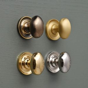 Boutons en laiton traditionnels pour armoires de cuisine modernes, quincaillerie de placard haut de gamme, décoration intérieure élégante pour tiroirs, commodes et chambres à coucher - Product Image 1