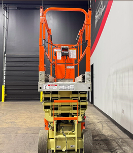 Plateforme élévatrice à ciseaux électrique JLG 2030ES pour travaux en hauteur en intérieur, avec moteur et pompe, hauteur de travail de 6 m, capacité de charge de 363 kg, livraison gratuite - Product Image 3