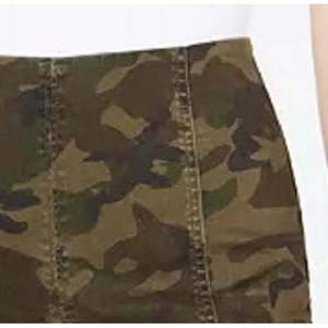 Minigonna in denim stampato verde scuro Tinseltown Juniors, taglie 11, sexy, carina, plissettata, a tubino, silhouette dritta, skinny, per l'estate - Product Image 3