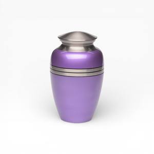 โกศบรรจุอัฐิสีม่วงลาเวนเดอร์อ่อน ดีไซน์ทันสมัย พร้อมฝาปิดสีเงินและลายวงแหวนคู่ สำหรับการจัดแสดงที่ระลึกอย่างสง่างาม - Product Image 1