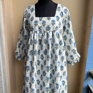 Mini robe d'été en coton à col carré Robe courte Robe midi imprimée à la main - Product Image 1