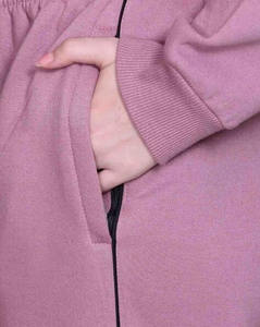 ชุดวอร์มผู้หญิงระดับพรีเมียม ออกแบบมาเพื่อแบรนด์ฟิตเนสและสตรีทแวร์ พร้อมบริการสกรีนโลโก้ตามสั่งและสนับสนุนการค้าระหว่างประเทศ - Product Image 4