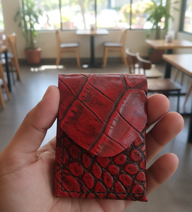 Tarjetero Delgado de Cuero Vacuno Vintage Hecho a Mano, Ecológico, con Recubrimiento de Cocodrilo Genuino para Hombre - Product Image 1