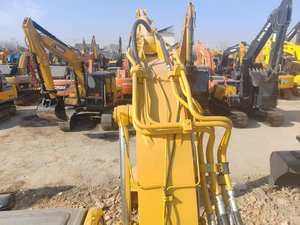 Excavadora hidráulica compacta Komatsu PC138, diseño versátil para espacios reducidos, controles ergonómicos, motor de núcleo oscilante de cola cero - Product Image 3