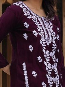 Conjunto de Kurti y Pantalón de Estilo Indo-Occidental para Uso Diario, Tela de Rayón Puro, Corto, Moderno y Elegante para Mujeres o Niñas - Product Image 4