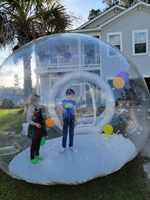 En stock tente transparente gonflable de maison de bulle de 13 pieds, tente de dôme d'air de mousse imperméable, appropriée au camping extérieur avec le ventilateur